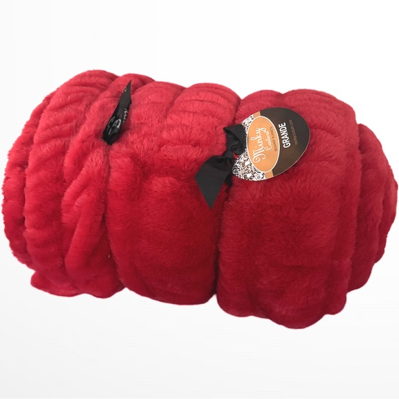 Brand New Red Minky Couture Grande blanket - Picture 3 of 3